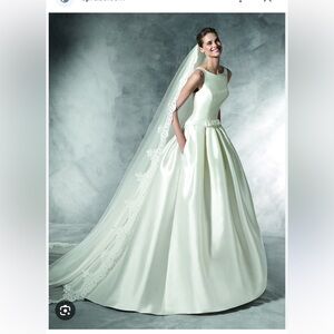 New wedding dress- Size 4, St. Patrick by Pronovia- Ivory